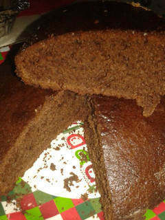 Una foto de Torta casera con chocolate y crema de leche