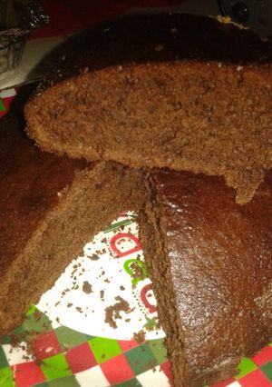 A picture of Homemade Cake with Chocolate and Heavy Cream.