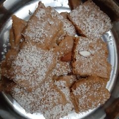A picture of Gur papdi/ Gol papdi/ Sukhadi.
