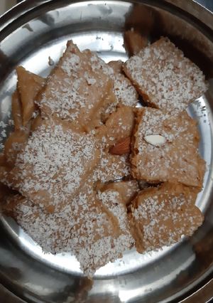 A picture of Gur papdi/ Gol papdi/ Sukhadi.