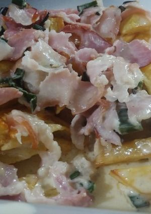 Una foto de Papas fritas c/ panceta y verdeo