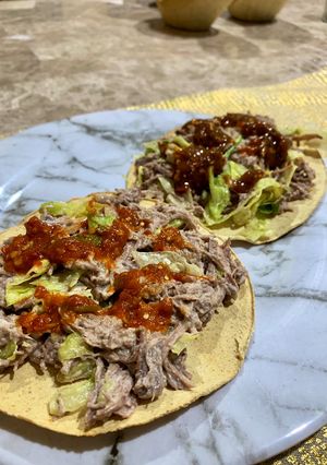 Una foto de Tostadas de carne deshebrada