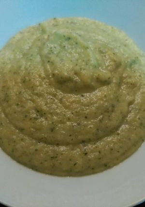 Una foto de Crema de calabacín con verduras