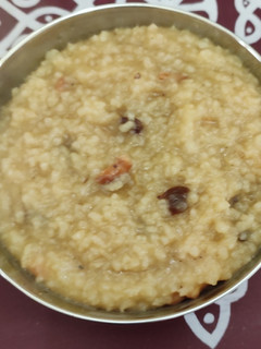ஸ்வீட் பொங்கல் (Sweet pongal recipe in tamil) செய்முறை முக்கிய புகைப்படம்