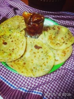 আলুর পরোটা সাথে আমের স্পেশাল চাটনি (Aloor paratha with aam chutney recipe in Bengali) রেসিপির প্রধান ছবি