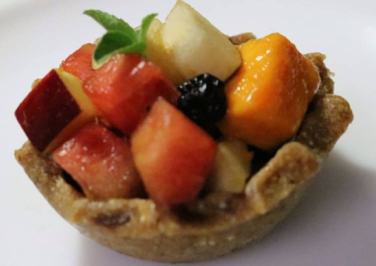 Steps to Prepare Perfect Fresh fruits and dates tart