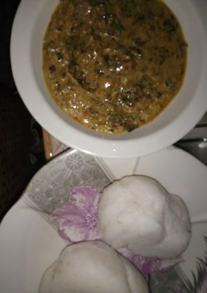 A picture of Tuwon shinkafa & miyan yakuwa.