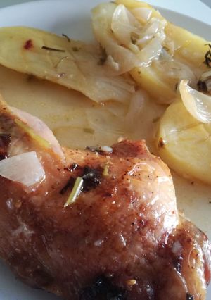 Una foto de Pollo asado con patatas