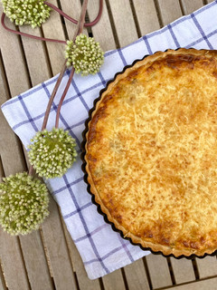 Una foto de Quiche Lorraine clásica con champiñón