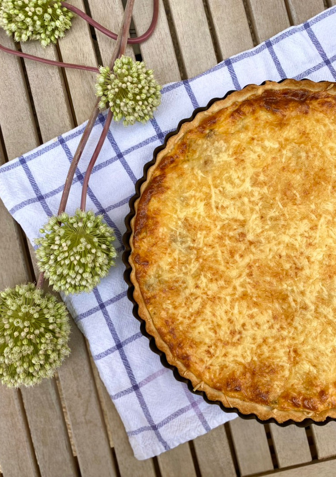 Una foto de Quiche Lorraine clásica con champiñón