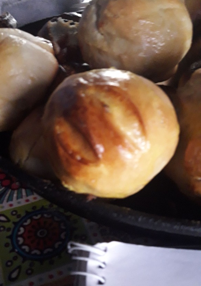 Una foto de Pan casero dulce y relleno receta de Mamá 😍