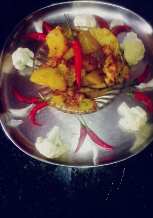 पौष्टिक आलू गोभी फ्राई (paustik aloo gobi fry recipe in Hindi) रेसिपी मुख्य फोटो