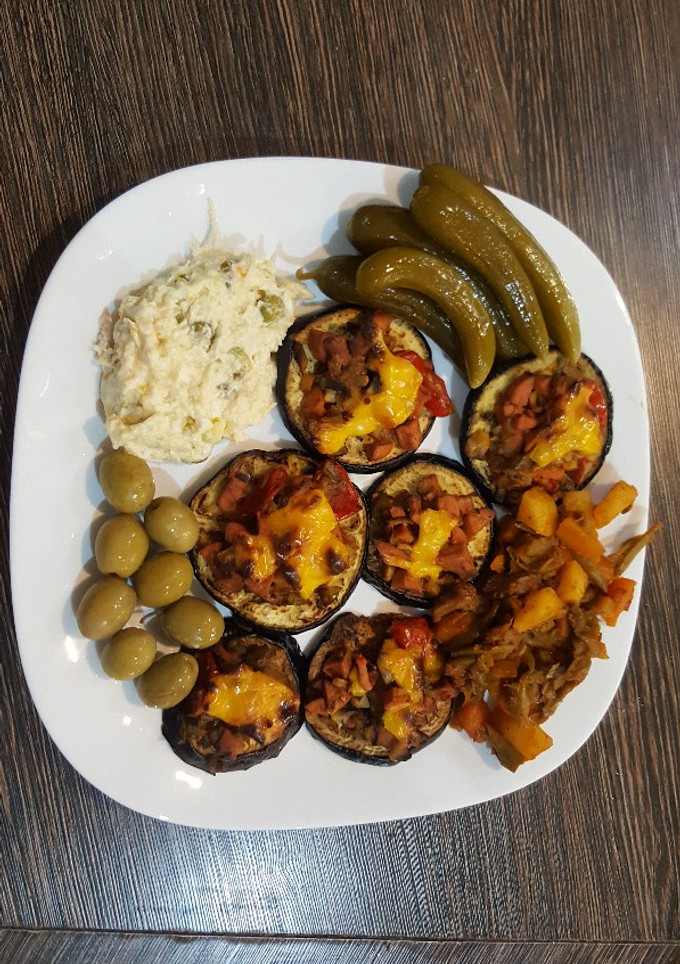 عکسی از دستور پیتزا رژیمی بادمجان