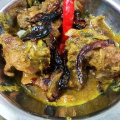 A picture of Kancha Aam and Sorse chicken.