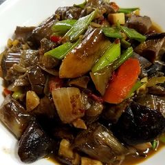 A picture of Braised eggplant in garlic sauce鱼香茄子🍆.