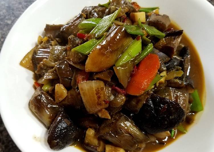 Braised eggplant in garlic sauce鱼香茄子🍆