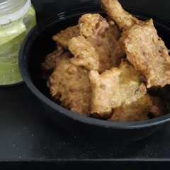 A picture of Gobhi ke Pakoras.