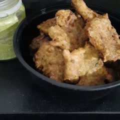 A picture of Gobhi ke Pakoras.