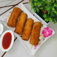A picture of Chicken tikka bread roll.