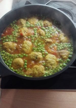 Una foto de Guiso de albóndigas fritas