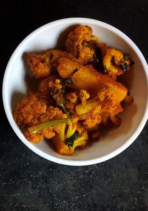 ফুল কপির চচ্চড়ি  (Fulkopi chorchori recipe in bengali) রেসিপির প্রধান ছবি