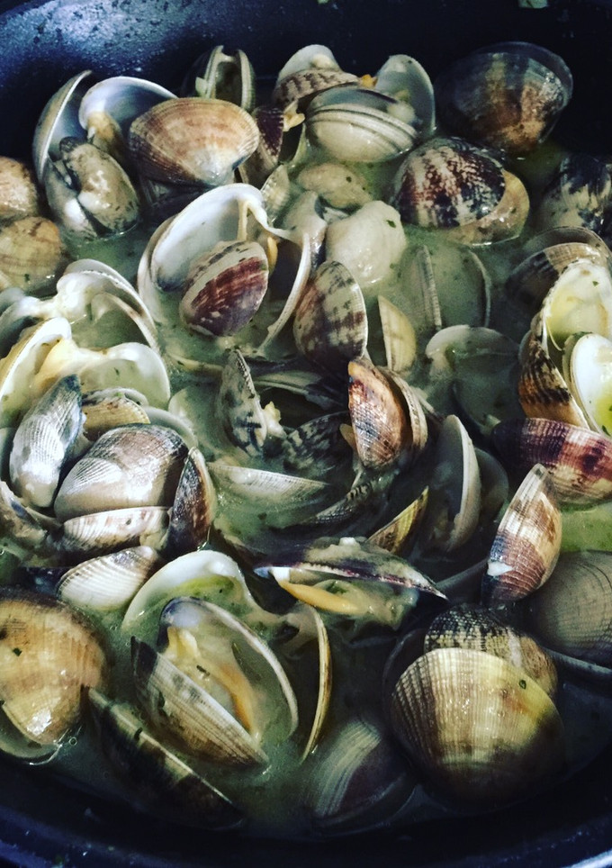 Una foto de Almejas a la marinera