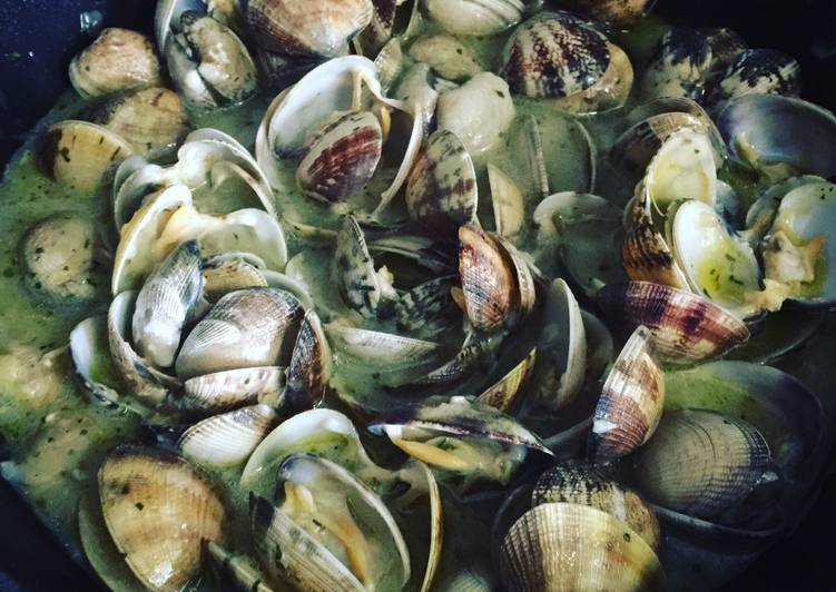 Almejas a la marinera