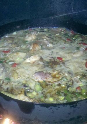 Una foto de Pollo a la cerveza en disco de arado
