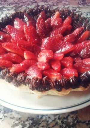 Una foto de Tarta de frutilla con ganache