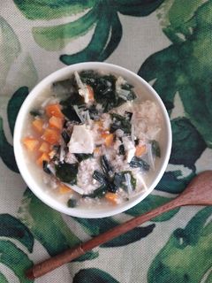 Hình của món Cháo yến mạch rong biển cà rốt.