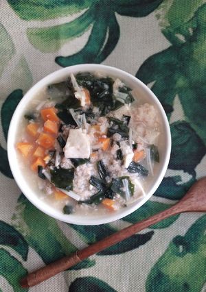 Hình của món Cháo yến mạch rong biển cà rốt.