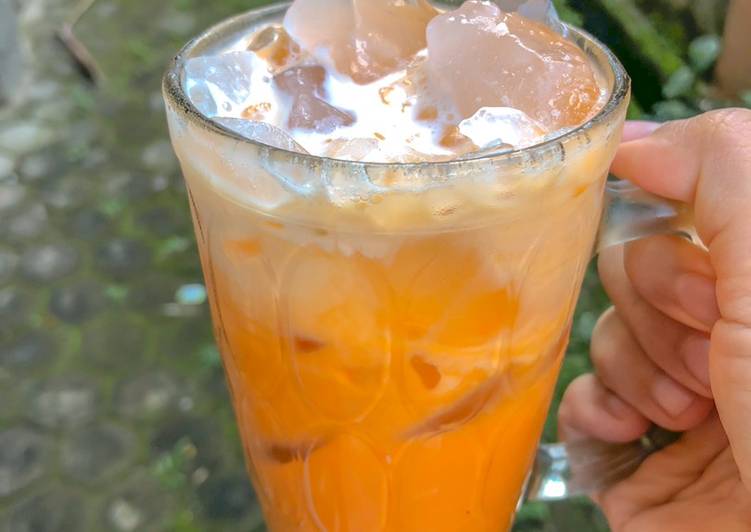 Langkah Mudah untuk Menyiapkan Es thai tea yang Lezat Sekali