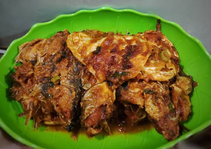 Wajib coba! Resep membuat Ikan Bandeng &amp; Telur Ceplok Bumbu Bali yang nagih banget