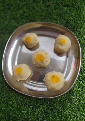 नारियल के लड्डू (nariyal ke ladoo recipe in Hindi) रेसिपी मुख्य फोटो