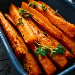 A picture of Honey Glazed Roasted Carrots With Fennel.