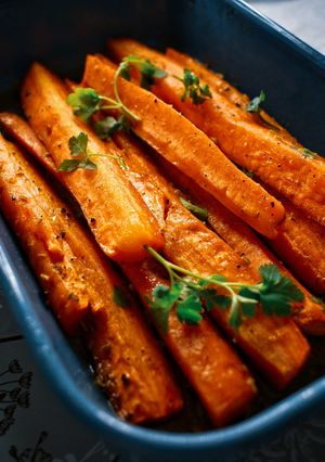 A picture of Honey Glazed Roasted Carrots With Fennel.
