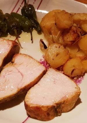 Una foto de Solomillo de pavo al curry con guarnición