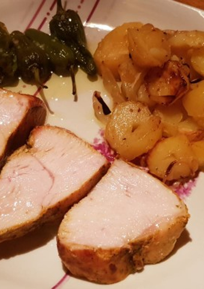 Una foto de Solomillo de pavo al curry con guarnición