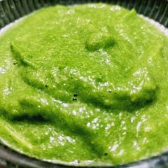 A picture of Green chutney.