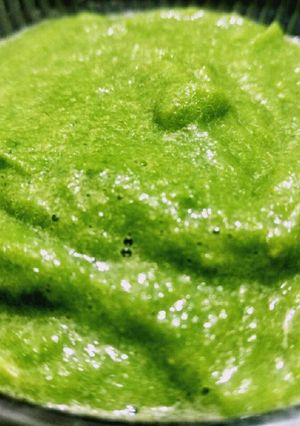 A picture of Green chutney.