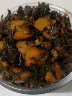 பஞ்சாபி ஸ்டைலில் ஆலூ பாலக் (Punjabi style Aloo palak recipe in tamil) செய்முறை முக்கிய புகைப்படம்