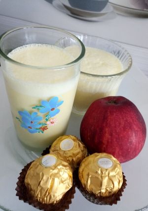 A picture of Apple Milk Shake.