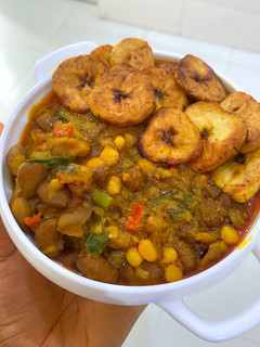 A picture of Adalu and fried plantain.