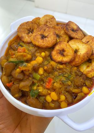 A picture of Adalu and fried plantain.
