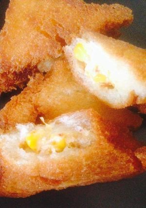 A picture of Cheese corn bread samosa.