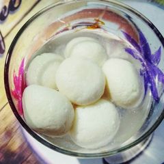 A picture of Kolkata Special Rasgulla.