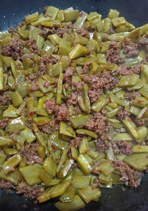 Una foto de Chorizo con nopales