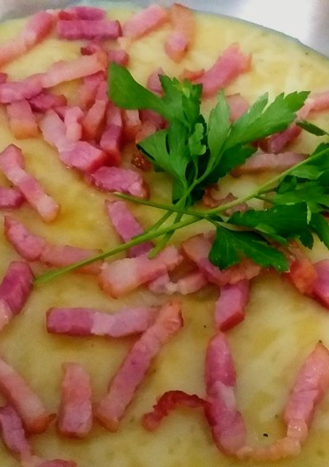 Una foto de Crema de patata con bacon y queso