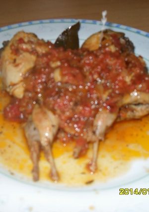 Una foto de Codornices con tomate