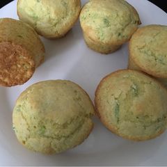 A picture of Easy Jalapeño corn bread.